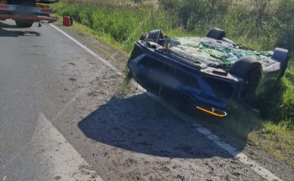  Accident pe Calea Turzii:  O mașină condusă de un bistrițean, răsturnată la ieșirea din Cluj-Napoca. O femeie a ajuns la spital