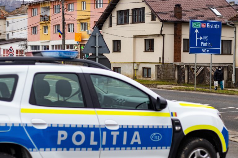  Bărbat din Pinticu, prins beat și fără permis la volanul unei mașini, reținut de polițiști