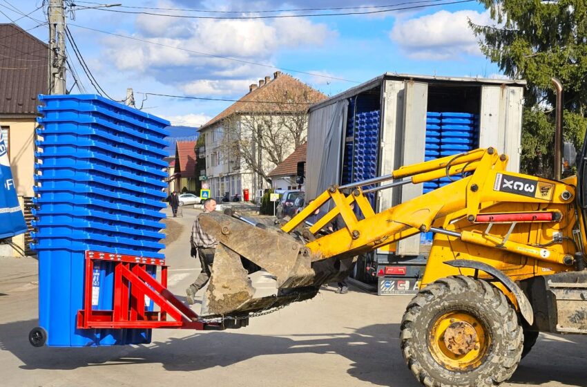  Continuă distribuția pubelei albastre în municipiul Bistrița. FOTO