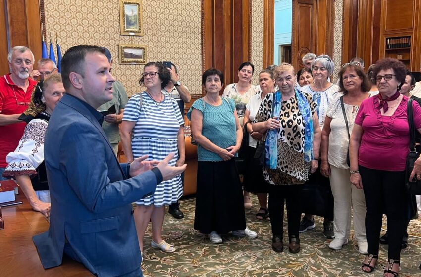  Deputatul Daniel Suciu vizitat de o delegație de bârgăuani la Camera Deputaților. FOTO
