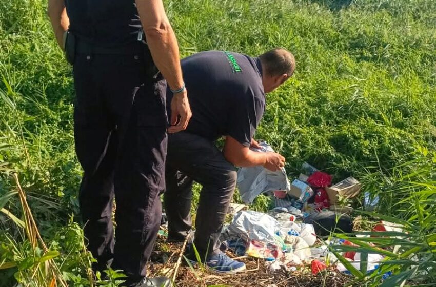  Abandonul deșeurilor costă scump: 3.000 lei amendă aplicată la Șintereag. FOTO