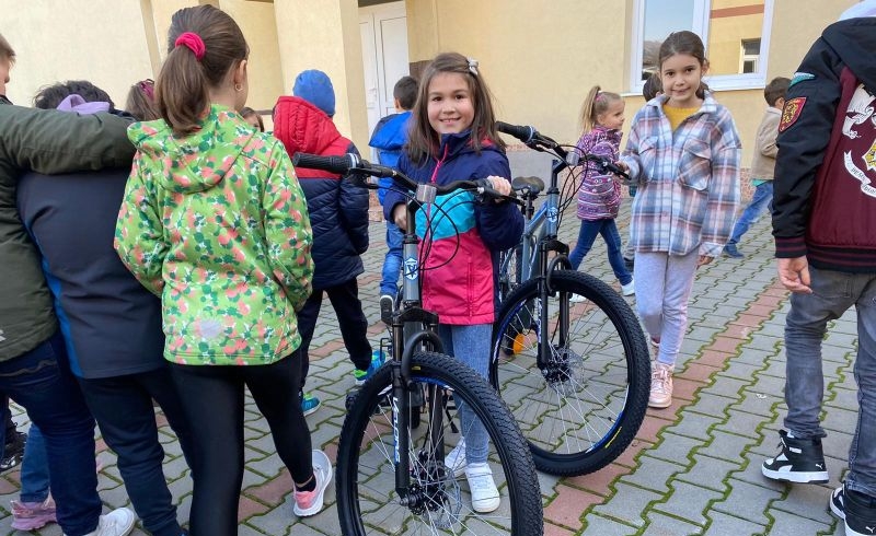  Elevii din Bistrița, încurajați să folosească bicicleta pentru drumul spre școală