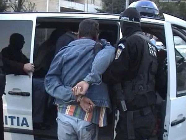  Bărbat cercetetat pentru lovire sau alte violențe și lipsire de libertate în mod ilegal, reținut de polițiști