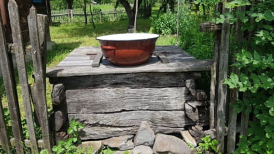  Persoană salvată după ce a căzut într-o fântână la Bistrița Bârgăului