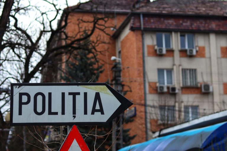 Controale ale polițiștilor la firme din Bistrița-Năsăud. S-au dat amenzi de 14.000 de lei