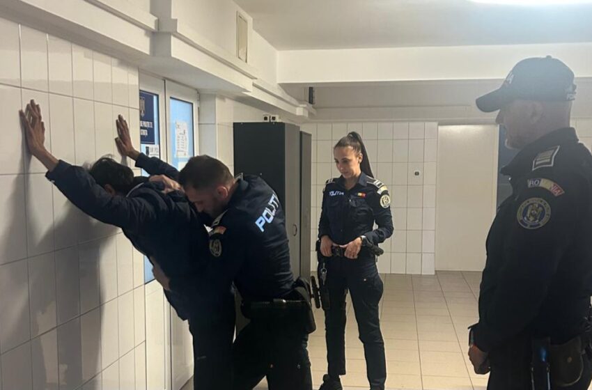  Bărbat urmărit național, depistat și escortat în penitenciar de către polițiști