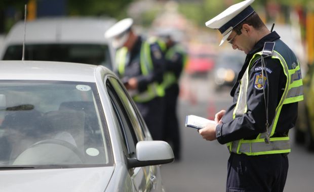  Controale ale poliției rutiere în Bistrița-Năsăud: bicicliști, utilizatori de trotinete electrice și pietoni, verificați în trafic