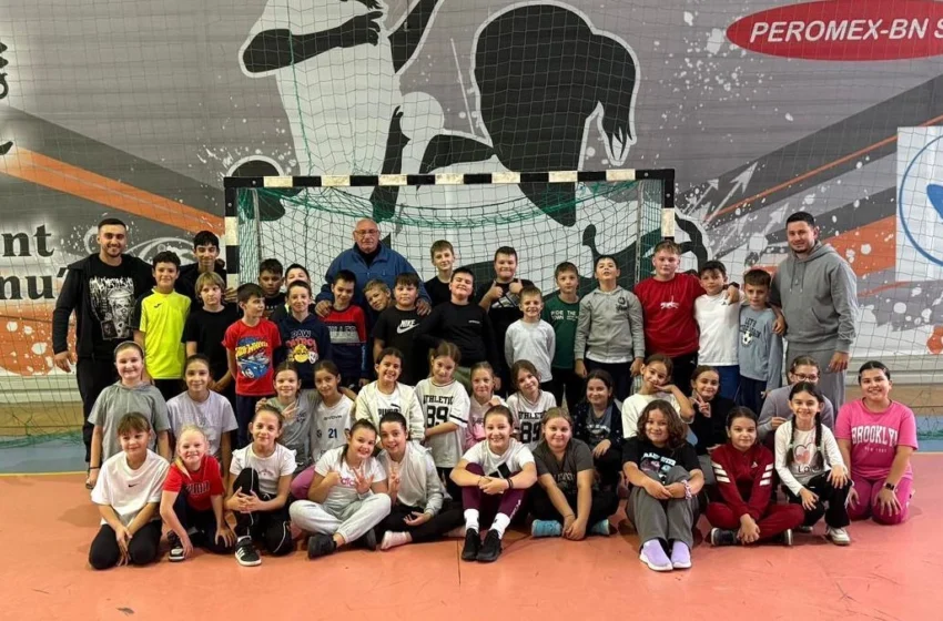  LPS Bistrița a inaugurat o nouă grupă de handbal la Năsăud, sub îndrumarea profesorilor Paul Radu și Viorel Secheli