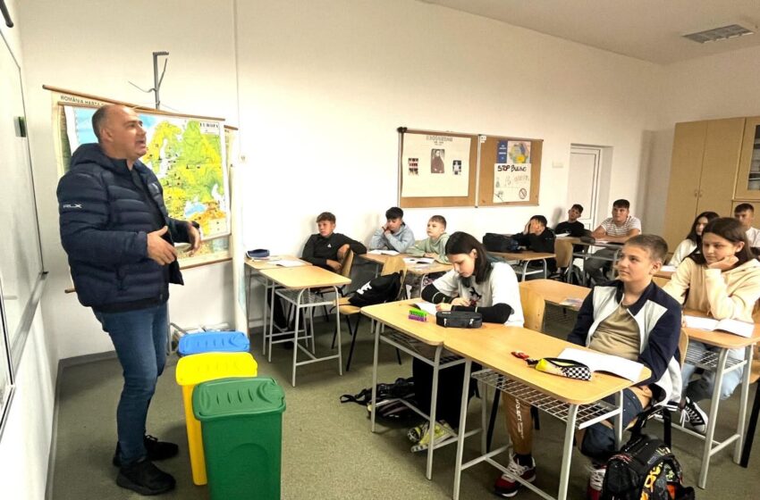  Școala de Reciclare: 11 unități de învățământ din județ, dotate pentru colectarea selectivă