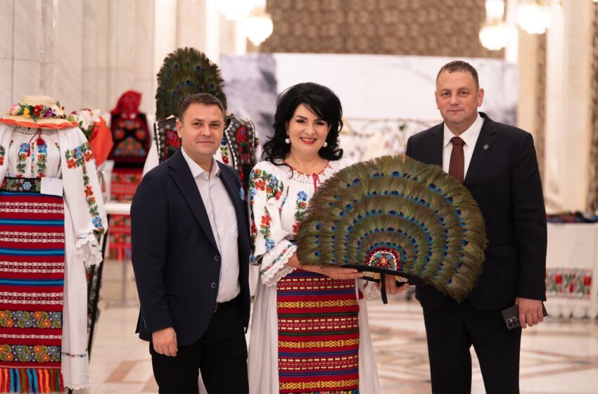  Daniel Suciu:  „O parte mare din sufletul Țării Năsăudului a ajuns azi în Parlamentul României, prin fiecare costum popular pe care Virginia Linul l-a adus aici. FOTO