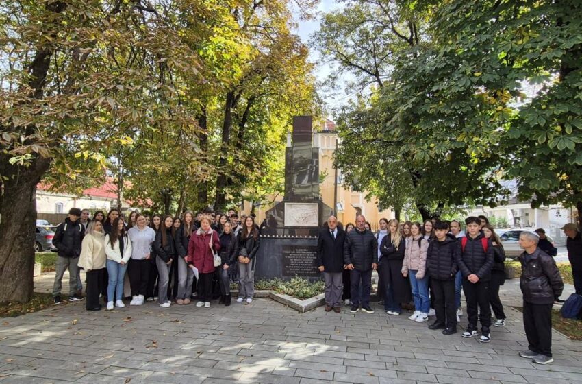  Elevii din Bistriţa au adus un omagiu victimelor Holocaustului – o lecţie despre memorie şi umanitate