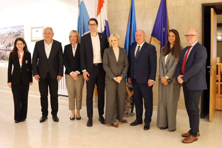  Președintele Radu Moldovan și primarul Gabriel Lazany, prezenți la Rijeka în Croația. Cei doi au efectuat o vizită oficială, un prim pas către o colaborare viitoare între județul Bistrița-Năsăud și județul Primorje-Gorski Kotar, precum și între municipiile Bistrița și Rijeka.