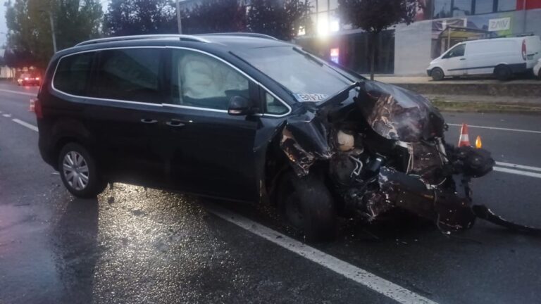  Accident matinal pe strada Libertății din Bistrița. Două mașini avariate și o persoană rănită