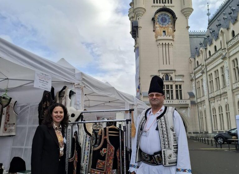  Meșterul popular Gheorghe Cobuț din Tureac și dr. Smaranda Mureșan, cercetător științific, au reprezentat județul Bistrița-Năsăud la Iași, la evenimentele dedicate celebrării Zilei Internaționale a Patrimoniului Cultural Imaterial