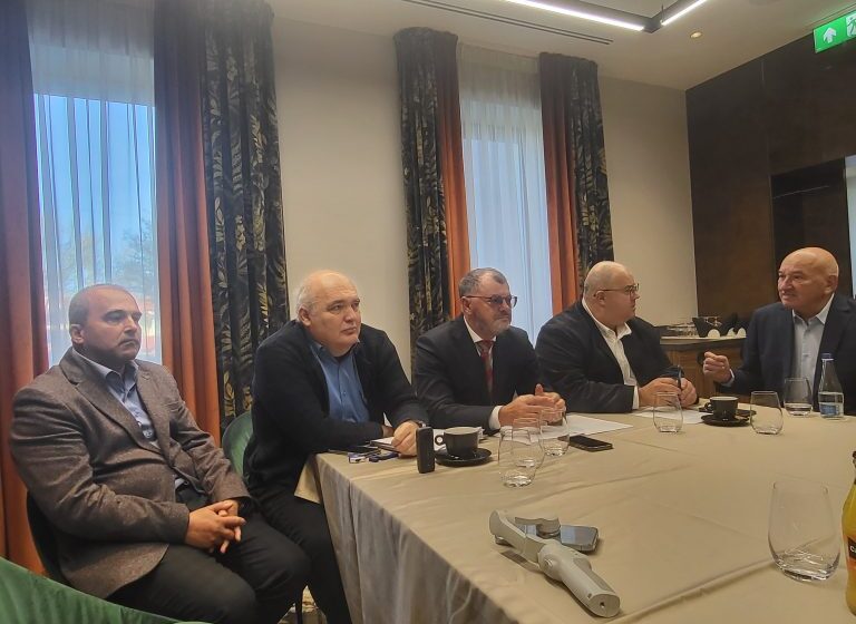  Lupte grele în PNL Bistrița. Consilierii excluși aduc acuze tot mai multe lui Ioan Turc: de la ”importul” de foști membrii PSD sau AUR la împrumuturi de sume mari de bani. Interimarii au intrat în ”silenzio stampa”