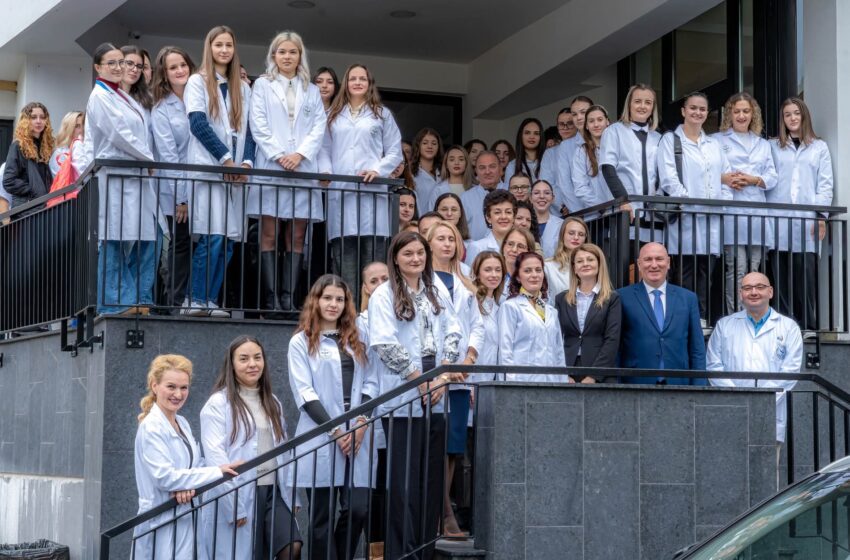  Ceremonia Halatelor Albe – un nou început pentru viitorii profesioniști în domeniul medical! FOTO