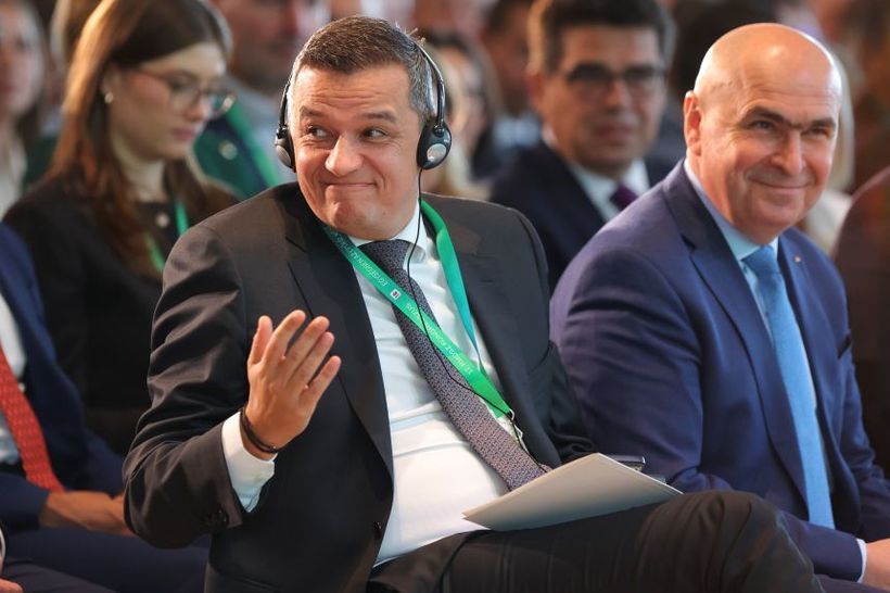  Acord în coaliţie pe reforma administraţiei: În jur de 13.000 de posturi reduse în administraţie / Reducerea numărului de parlamentari, cu 10% din 2028
