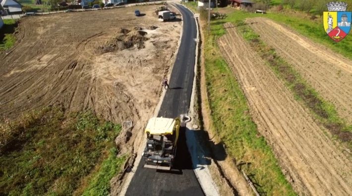  O nouă stradă asfaltată la Bistrița: Secundară 2 din Slătinița. VIDEO