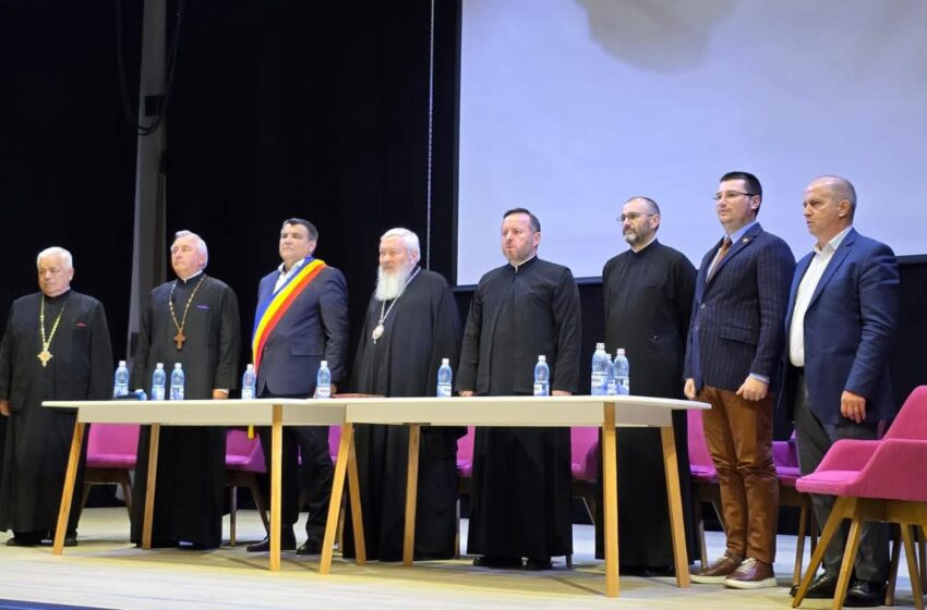  Simpozionul „Școala și Biserica încotro, în contextul actual”, organizat la Beclean. FOTO
