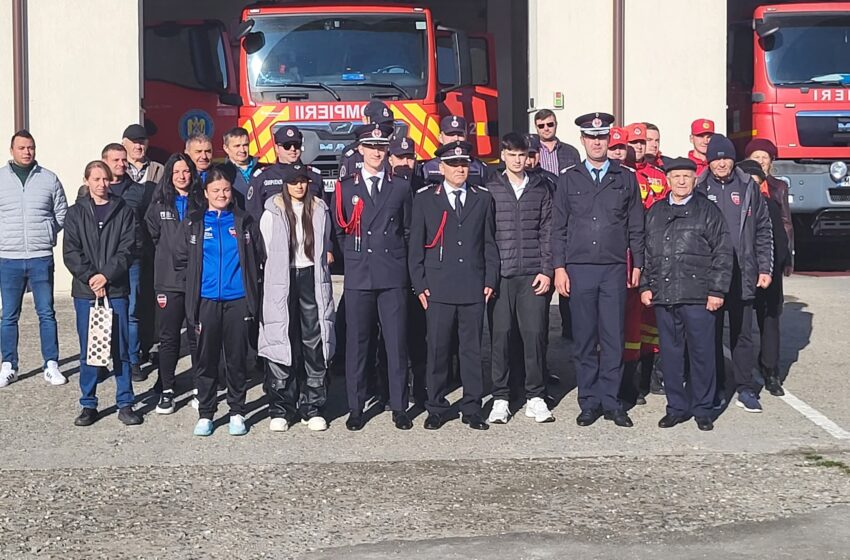  Antrenorul echipei de fotbal feminin a Gloriei Bistrița, Călin Svoboda, a fost trecut în rezervă. El a activat ca plutonier-adjutant în ISU BN, stația de pompieri Prundu Bârgăului. VIDEO