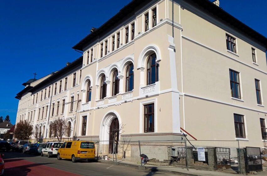  O bijuterie a comunității din Năsăud prinde contur – Școala Gimnazială „Mihai Eminescu”. FOTO