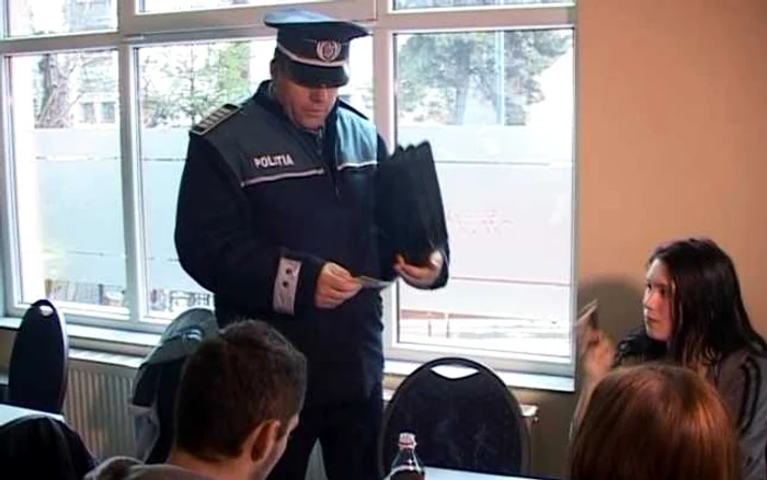  Polițiștii au luat la verificat școlile din Bistrița: elevi chiulangii și controale pentru siguranță