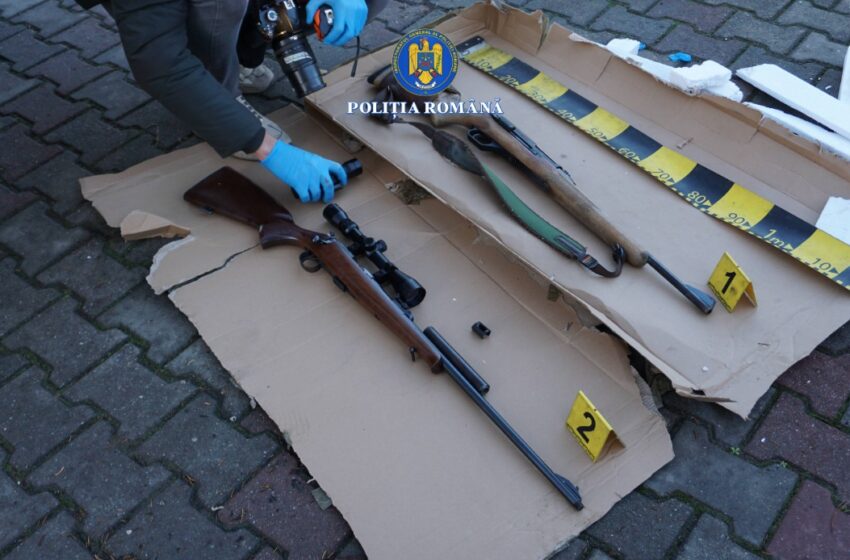  Doi bărbați din Strâmba au fost reținuți de polițiști! Arme letale introduse ilegal în țară. FOTO