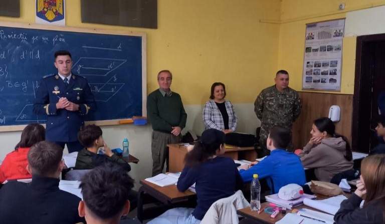  Cariera militară, promovată în școlile din zona Năsăudului. FOTO