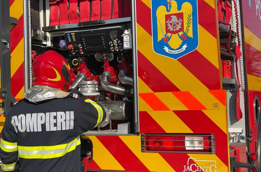  Incendiu la acoperișul unei locuințe din Dumbrăvița