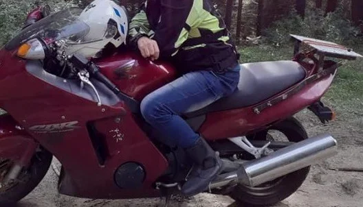  Motociclist fără permis și cu număr fals, depistat pe o stradă din Bistrița