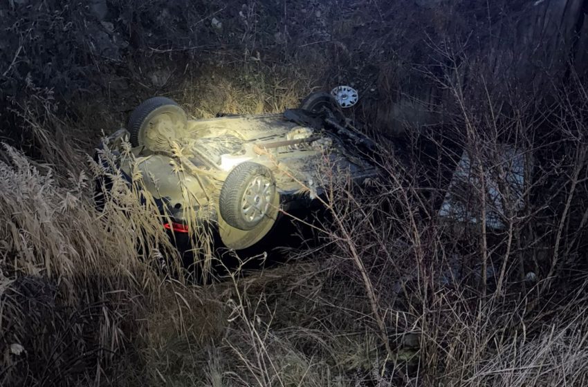  Autoturism răsturnat între Florești și Mogoșeni. Două persoane au ajuns la spital