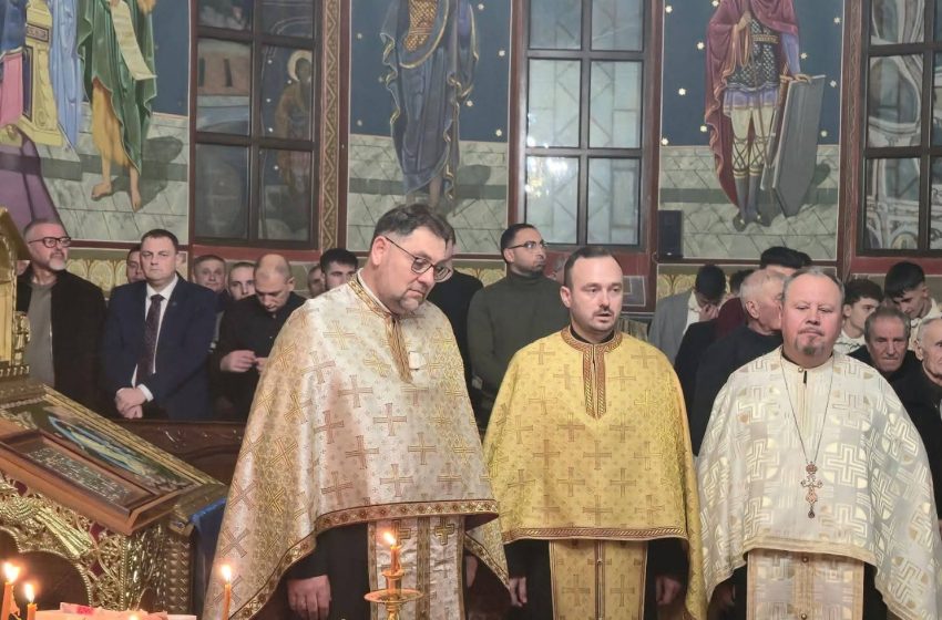  Senatorul Cristian Nicula prezent la Slujba de maslu de la Biserica din Zahar. FOTO