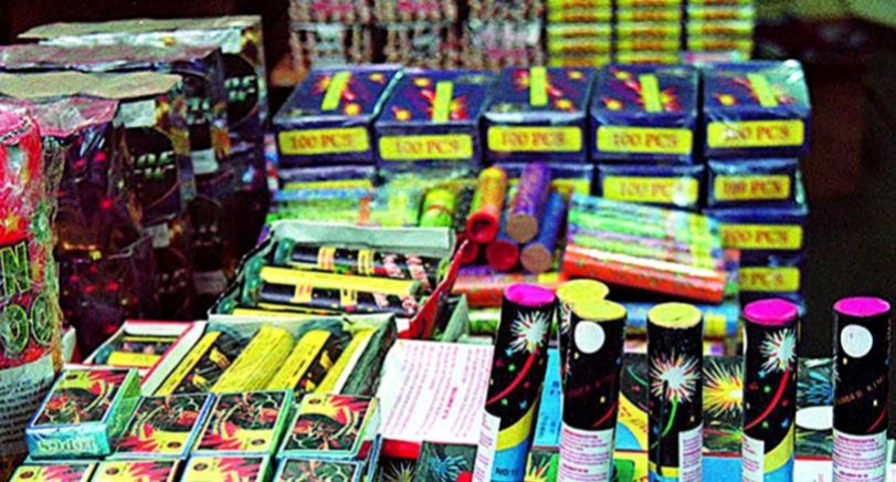  Zeci de kilograme de materiale pirotehnice confiscate de polițiști