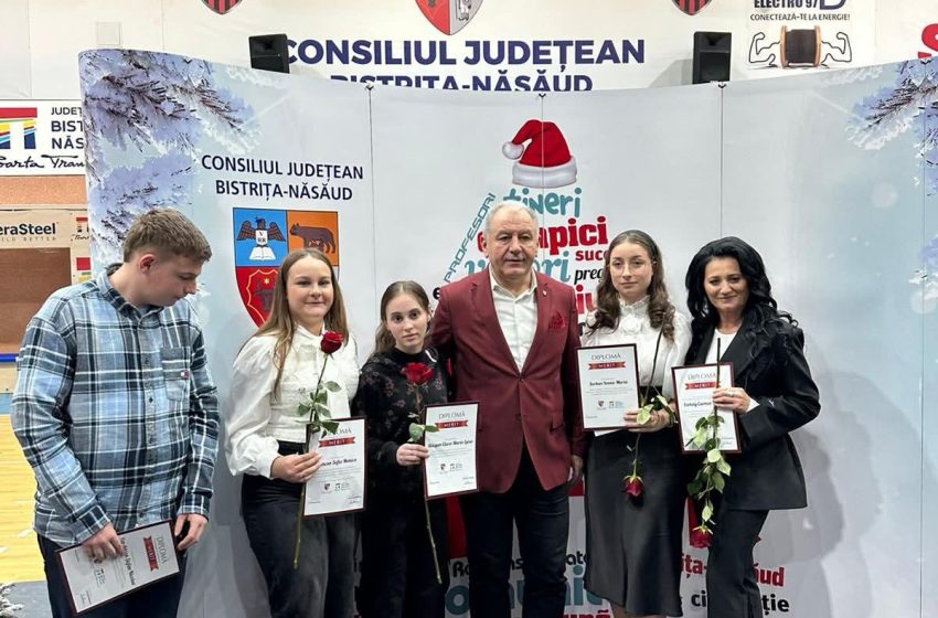  Excelența în educație, răsplătită de Consiliul Județean  Bistrița-Năsăud. Sute de elevi și profesori premiați pentru performanță. FOTO