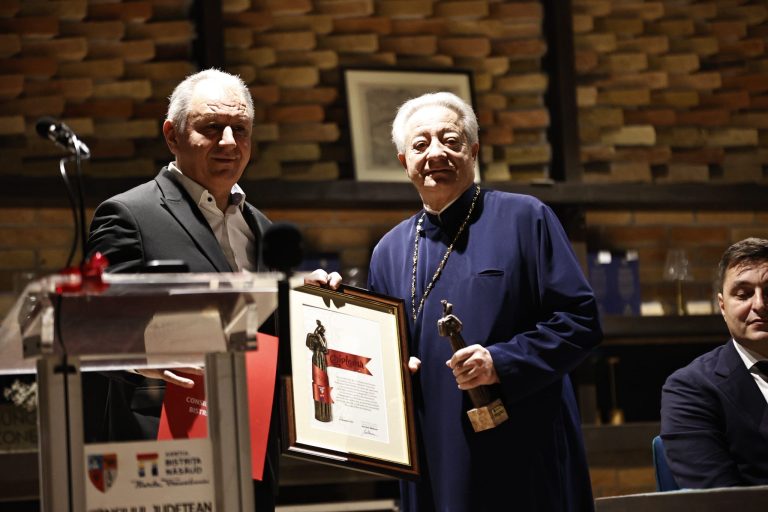  Părintele Ioan Dâmbu, onorat pentru întreaga activitate pastorală, devotamentul față de credincioși și promovarea valorilor morale și culturale