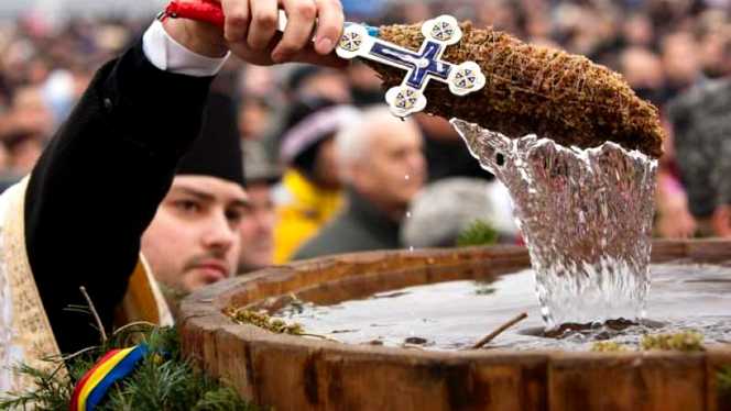 Boboteaza sau Botezul Domnului, sărbătorită pe 6 ianuarie