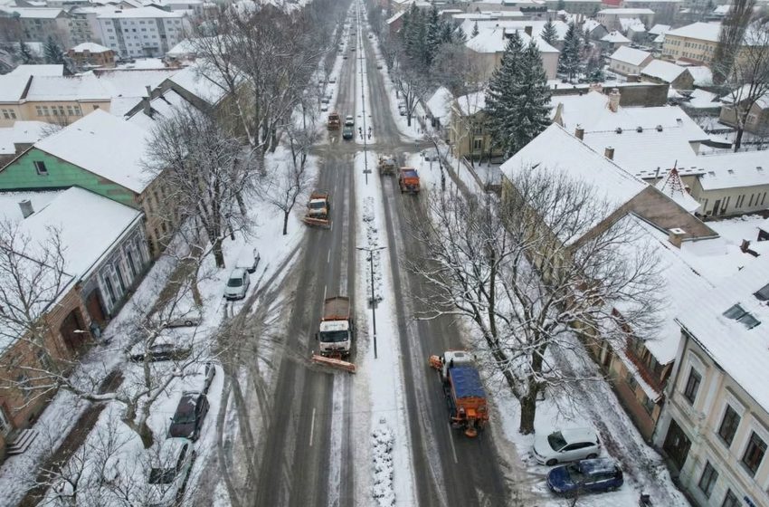  Acțiuni de deszăpezire pe Bulevardul Independenței din Bistrița