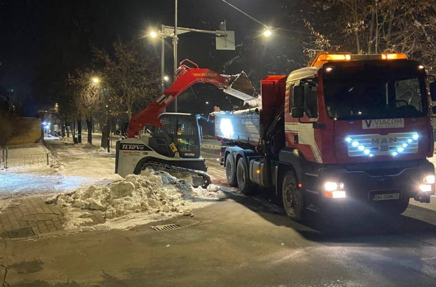  Deszăpezirea Bistriței continuă conform planului stabilit de autorități. FOTO