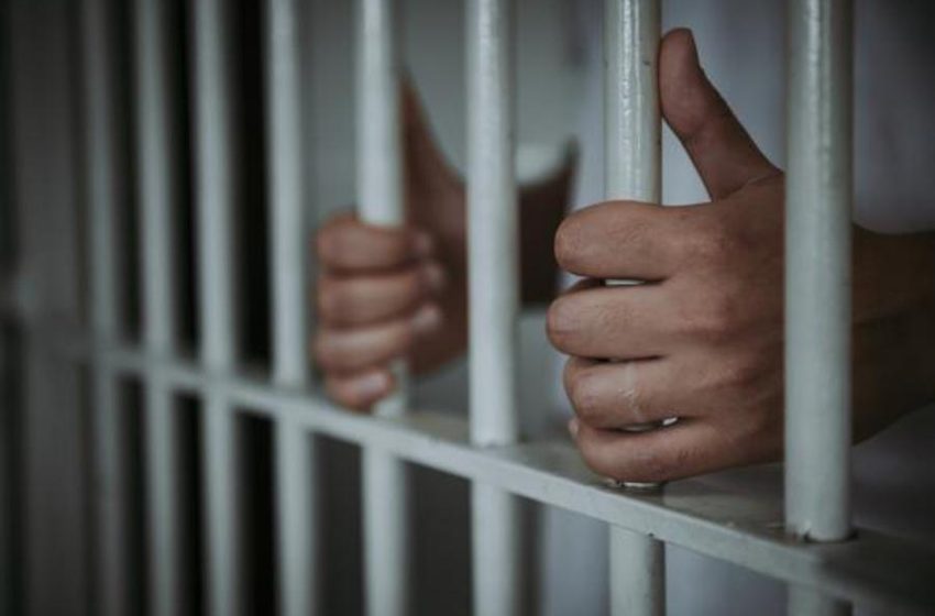  Violență, distrugeri și furt în Bistrița: doi tineri din Beclean, după gratii pentru 24 de ore