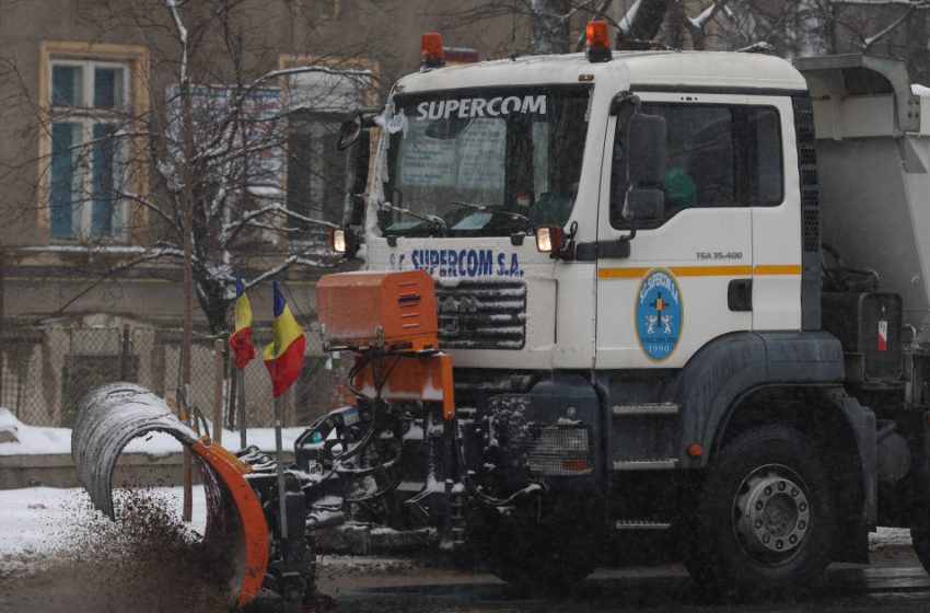  Zăpada blochează utilajele de salubritate: Supercom avertizează asupra întârzierilor la ridicarea gunoiului