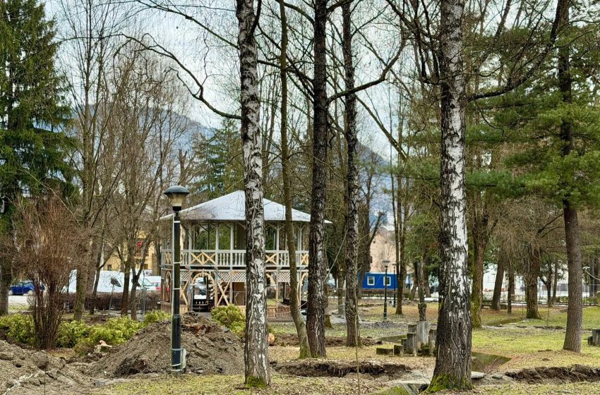  Lucrările de modernizare a Parcului Stațiunii Sângeorz-Băi au fost reluate. FOTO