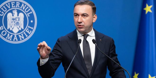  Ministrul Energiei, Bogdan Ivan: Nu există niciun motiv ca preţul la pompă să ajungă 10 lei din cauza speculei. Statul este în alertă. Avem rezerve suficiente, inclusiv din rezerva statului, pentru cel puţin 90 de zile