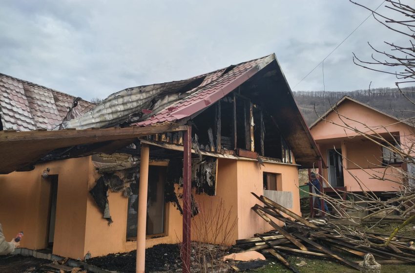  Dramă în Fântânele: familia Dârlati a rămas fără casă după un incendiu devastator. Comunitatea este chemată să ajute