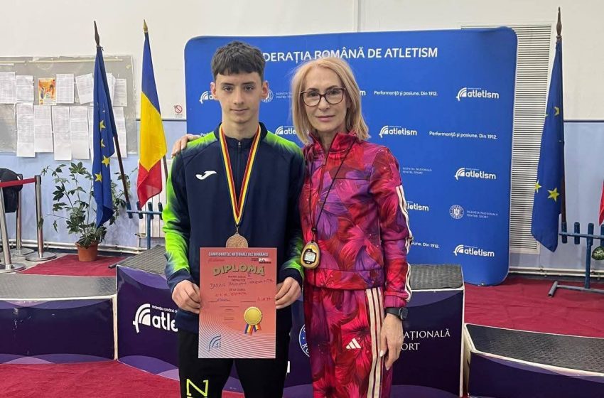  Bronz național pentru Darius Răzvanță de la CSM Bistrița la 1500 m, la Campionatul Național U18 de sală