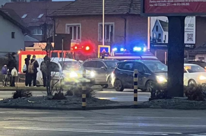  Accident pe B-dul Independenței din Bistrița. Un bărbat a fost transportat la spital
