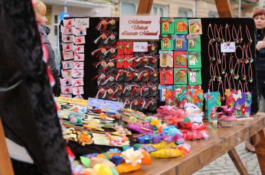  Elevii bistriţeni aduc primăvara pe Pietonalul „Liviu Rebreanu” cu ocazia „Târgului de mărţişor”