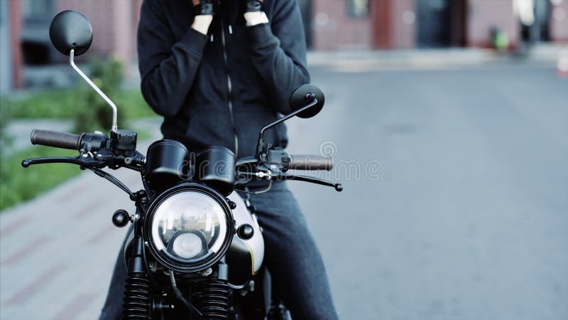  Motociclist din Ilișua, prins la volan cu permisul suspendat și motocicletă neînmatriculată