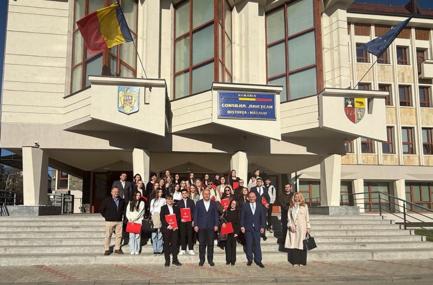  Noul Consiliu Județean al Tinerilor Bistrița-Năsăud a fost constituit. 31 de tineri vor reprezenta vocea noii generații. FOTO