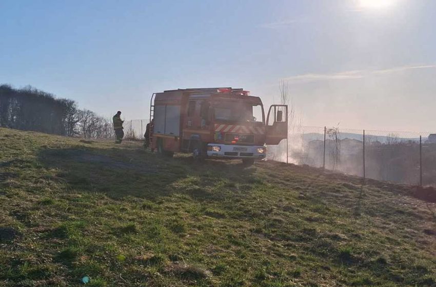  Un foc nesupravegheat, o tragedie evitată în ultima clipă la Bistrița. FOTO