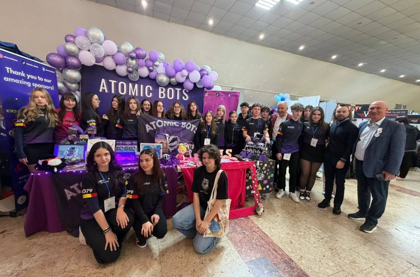  Tinerii pasionați de robotică din Bistrița, susținuți înaintea etapei naționale FIRST Tech Challenge. FOTO